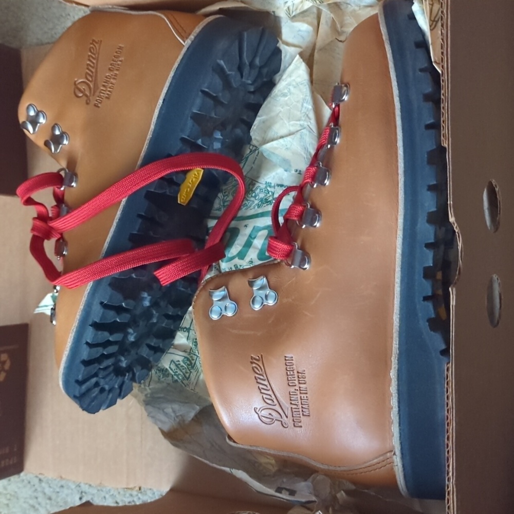 Danner Mountain LT Cascade Boots Size 8 w/ Box